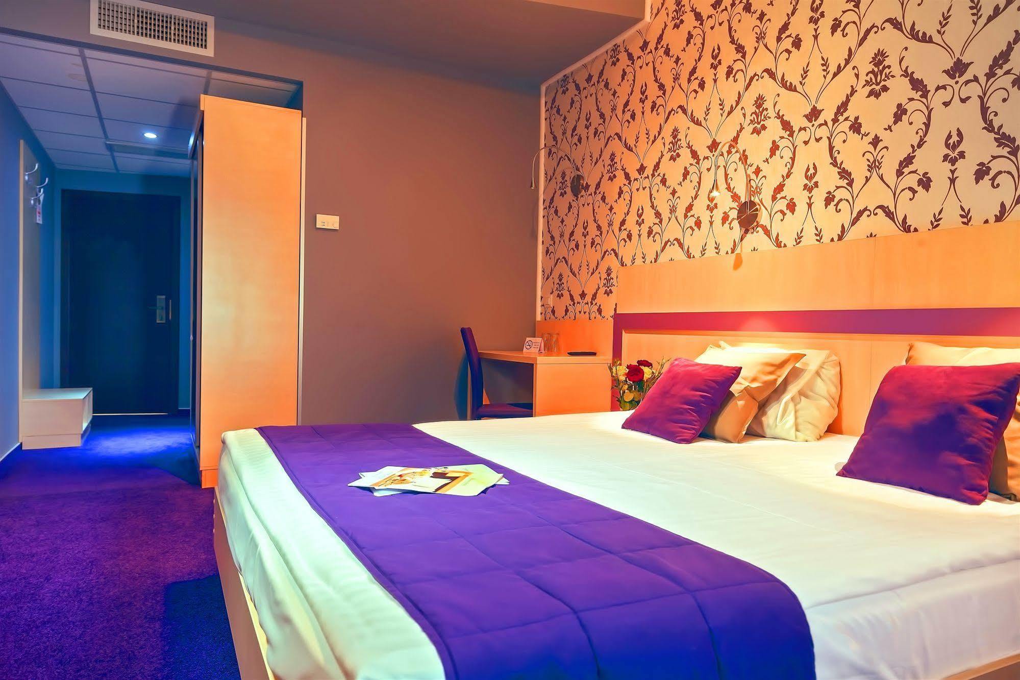 Hotel Trianon Bucureşti Exterior foto